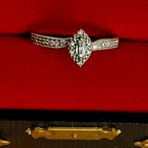 10k white gold diamond ring